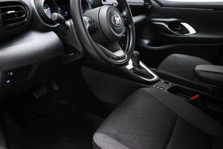 Toyota Yaris 1.5 Hybrid Dynamic | STOELVERWARMING  LED | CIMA | DAB  | APPLE | CAMERA / 25
