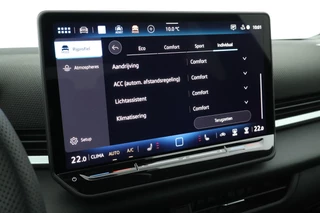 Volkswagen T-Roc 1.5 eTsi 150pk DSG R-Line First Edition Trekhaak Camera Keyless Stoelverwarming Virtual Cockpit Carplay / 31
