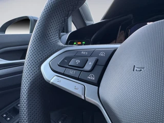 Volkswagen Golf 1.5 eHybrid GTE / 5JR Garantie / Pano / Leer / Trekhaak / Matrix / Keyless / DCC / HUD / 25