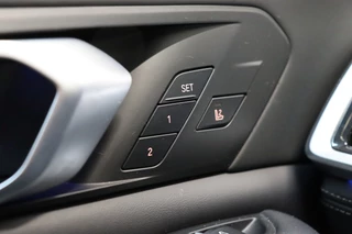 BMW X5 xDrive45e High Executive xLine Automaat  / Panoramadak / SOH 82% / Live Cockpit Professional / Trekhaak / Luchtvering / Stoelventilatie / Personal CoPilot Pack /  Comfortstoelen / Nappa Leder / Harman Kardon / Stoelverwarming / Head-Up Display / Active Steering / Individual Dashboard Leder / 37