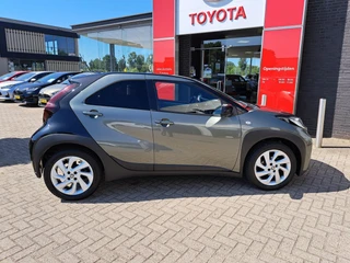 Toyota Aygo X Envy Automaat STOELVERWARMING PDC VOOR EN ACHTER AD-CRUISE TEL. DRAADLOOS LADEN / 5