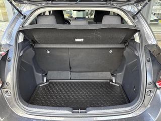 Toyota Yaris 1.5 Hybrid 115 First Edition Adaptive cruise ctrl / 8