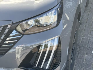 Peugeot 2008 Envy 1.2 Hybrid 110pk e-DSC6 | Apple Carplay/Android Auto | Achteruitrijcamera | Airco | Draadloze Telefoonoplader | Keyless entry/start | Parkeersensoren | Adaptief Cruise Control / 4