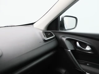 Renault Kadjar 1.3 140 Pk TCe Equilibre | Stoelverwarming | Camera | Cruise control | Climatronic | Navigatie | 17 Inch | 55.398 Km !! / 27