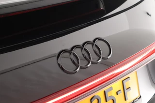 Audi Q4 Sportback e-tron 40 S edition 77 kWh SOH 93% Trekhaak Camera HUD Sonos Panoramadak Stoelverwarming Navigatie S-Line / 56