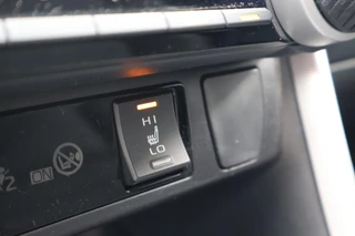 Toyota RAV4 2.5 Plug-in Hybrid AWD Style TREKHAAK PARKEERSENSOREN STOEL/STUURVERW. LED DAB APPLE/ANDROID NAVI AD-CRUISE / 22