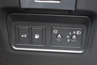Land Rover Discovery Sport P300E 1.5 S LEDER / P.CAM./ APPLE CARPLAY / LED KOP / 14
