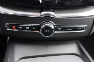 Volvo XC60 T6 Recharge AWD R-Design | Stoelverwarming | Parkeercamera | Panoramadak | Memorystoel | Keyless / 47