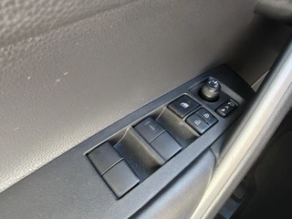 Toyota Corolla Cross 2.0 High Power Hybrid First Edition BLIND-SPOT EL-ACHTERKLEP LM-VELGEN KEYLESS PARK-SENSOREN STOELVERW DRAADLOOS-LADEN AD-CRUISE BLUETOOTH / 23