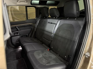 Land Rover Defender 110 2.0 D200 110 | Pano | PPF | Meridian | Trekhaak | Carplay | Geel kenteken / 35