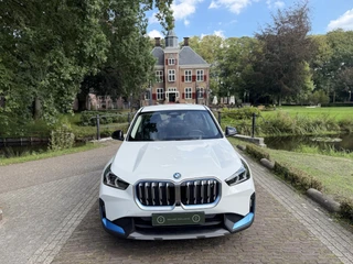 BMW iX1 xDrive30 Launch Edition 67 kWh | HUD | 360 | Keyless | BTW | LED | / 4