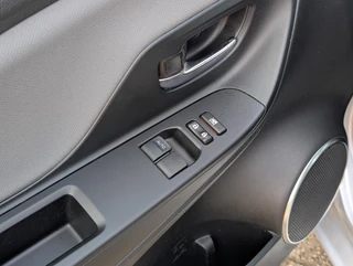 Toyota Yaris 1.5 Hybrid Aspiration / 15