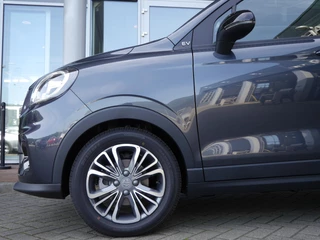 Leapmotor T03 Design 37.3 kWh | Nieuwe auto | Snel leverbaar! | Actieradius van 265 km (WLTP) Gecombineerd | Camera | Panoramadak | Adaptive cruise control | Dodehoek detectie | Lichtmetalen velgen / 38