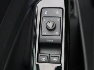 Volkswagen ID.5 GTX 77 kWh 299 Pk | Stoel/Stuur Verwarming | 360° Camera | Adaptive Cruise | CarPlay | Navigatie | 20 Inch | 67.619 Km !! / 22
