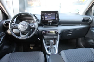 Toyota Yaris 1.5 HYB. ACTIVE Automaat / Camera / Cruise control / Dab radio / Apple carp. / 24