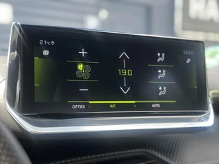 Peugeot 2008 1.2 PureTech 130PK GT | Cruise Control | Climate Control | Apple Carplay/Android Auto | Navigatie | Full LED | Parkeercamera/-sensoren | Keyless Entry/Start | Sfeerverlichting | DAB | Dealer onderhouden | / 17