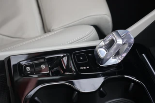 Volvo XC40 T5 Recharge Ultimate Dark | Stoelverwarming | 360° Camera | Pilot Assist | BLIS | H/K  | Leder  |  Keyless / 40