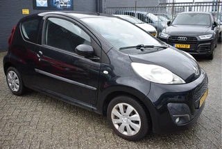 Peugeot 107 1.0 Active BOEKJES , NAP EN ONDERHOUDSHISTORIE / 2