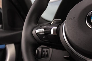 BMW 3-serie Touring 320i M Sport Edition | 2e eigenaar | NL auto | Camera | HiFi audio | Stoelverwarming | DAB | Head-up | Cruise control | LED | Park Assistant | PDC | Navigatie / 21