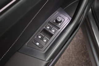 Volkswagen T-Roc 1.5 TSI 150pk DSG Style Trekhaak Camera Stoelverwarming Massage Virtual Cockpit Navigatie / 16