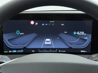 Kia EV6 Light 77.4 kWh SOH 100% | 3.000KM UNIEKE KM-STAND | KIA DEALER ONDERHOUDEN | 1E EIGENAAR | LEDEREN BEKLEDING | CAMERA | ADAPTIVE CRUISE | KIA GARANTIE TOT 10-2030 | BTW VERREKENBAAR / 32