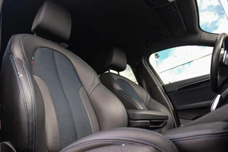 BMW X2 sDrive20i High Executive Edition | M-sport | Driving Assistant Plus | Camera | Apple Carplay | File assistent | Active cruise control | Park Assistant | DAB | Sportstoelen | LED / 16
