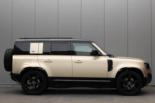 Land Rover | Defender 3.0 D250 110 MHEV SE | Luchtvering | Groot Infotainmentscherm | Premium Audio by Meridian | Black Pack | FULL LED | / 2
