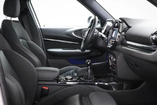 MINI Clubman 1.5 Cooper Business Edition | HALF LEDER | STOELVERWARMING | APPLE | DRAADLOZE LADER | TREKHAAK | 18" / 11