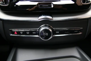Volvo XC60 2.0 T6 AWD Ultimate Dark | 100% SOH | 360 | B&W | Pano / 19