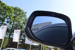 Toyota Corolla Cross 2.0 HYBRID 184PK FIRST-EDITION BLIND-SPOT EL-ACHTERKLEP LM-VELGEN KEYLESS PARK-SENSOREN STOELVERW DRAADLOOS-LADEN AD-CRUISE BLUETOOTH / 28