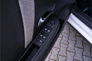 Citroën ë-C4 You 50 kWh | SOH 100% | Camera | NL auto | LED / 21