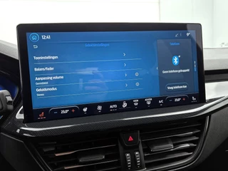 Ford Focus 1.0 EcoBoost Hybrid ST Line X | Cruise control | Stoelverwarming | Navigatie | Camera | Afneembare trekhaak | BTW / 22