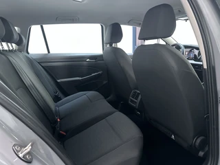 Volkswagen Golf Variant 1.0 TSI 110pk Golf Trekhaak Parkeersensoren Stoelverwarming / 18