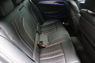 BMW 5 Series Touring 520i High Executive M Sport Pakket Automaat  / Navigatiesysteem Professional / Panoramadak / Comfortstoelen / Driving Assistant Plus / 19 Inch / Stoelverwarming voor+achter / Achteruitrijcamera / Hifi / Adaptieve LED-koplampen / Leder / DAB / 14