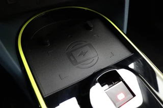 Fiat Grande Panda La Prima 44 kWh | Navigatie | Climate control | Achteruitrijcamera | Cruise control | Dakrails | Stoel- en stuurverwarming | Lichtmetalen velgen / 25
