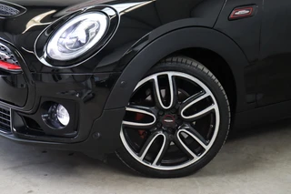 MINI Clubman Cooper S Chili Serious Business Automaat / Navigatiesysteem Professional / Panoramadak / Trekhaak / Leder / 19 Inch / Driving Assistant / Lichtpakket / Achteruitrijcamera / Climate Control / Harman Kardon / Stoelverwarming / 9