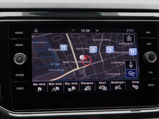 Volkswagen T-Roc 1.5 TSi Sport 150 Pk | Trekhaak | Adaptive Cruise | Camera | CarPlay | Panorama dak | 17 Inch | 159.197 Km !! / 25