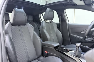 Peugeot 208 1.2T 100pk GT | Afneembare Trekhaak | Achteruitrijcamera | Panoramadak | Cruise control | Airco | Stoelverwarming | Climate control | Interieurverlichting | Stuurbediening | Sportstuurwiel | / 15