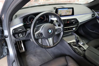 BMW 5 Series Touring 520i High Executive M Sport Pakket Automaat  / Navigatiesysteem Professional / Panoramadak / Comfortstoelen / Driving Assistant Plus / 19 Inch / Stoelverwarming voor+achter / Achteruitrijcamera / Hifi / Adaptieve LED-koplampen / Leder / DAB / 11