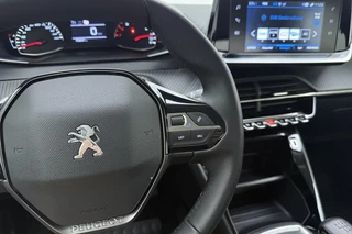 Peugeot 2008 1.2 PureTech Active Pack | Climate Control | Full map navigatie | Apple Carplay/Android Auto | Cruise Control / 19