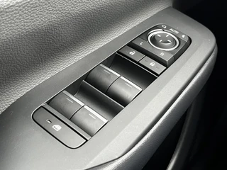 Toyota Prius 2.0 Plug-in Executive Skyview APPLE/ANDORID PANO AD-CRUISE STOELVERWARMING CLIMA NAVI PARK-SENSOREN / 12