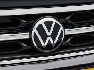 Volkswagen T-Roc 1.5 TSi R-Line Business 150 Pk Automaat | Trekhaak | Carplay | Virtual Cockpit | Adaptive Cruise | Keyless | Elektrische Achterklep | 18 Inch / 12