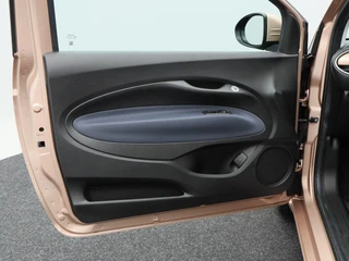 Fiat 500 3+1 Icon 42 kWh | Navigatie | Climate Controle | 17 Inch | Parkeersensoren | Bluetooth | 40.959 Km!! / 19