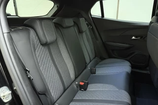 Peugeot 2008 1.2 Hybrid 145 Allure | Climate & Cruise Control | Parkeersensoren voor + achter | AppleCarplay/Android Auto | / 14