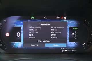 Volvo XC60 T6 Recharge AWD Plus Bright | Stoelverwarming | Trekhaak  | Parkeercamera | Panoramadak | Long Range |   Memory Stoelen | Keyless / 19