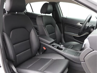 Mercedes-Benz GLA 200 Premium  | Trekhaak | 360 Camera | LED / 20