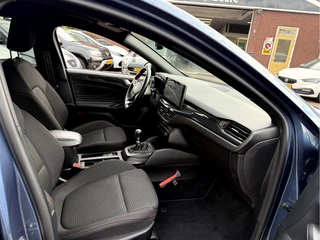 Ford Focus Wagon 1.0 EcoBoost Hybrid ST Line  Fullmap Navigatie, 17''Lmv / 19