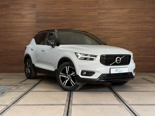 Volvo XC40 1.5 T3 R-Design | Pano | Winterpakket | Elektr voorstoelen+memory | Camera | Carplay / 10