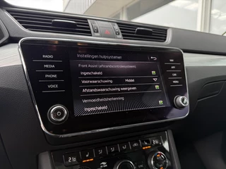 Škoda Superb COMBI 1.5 TSI ACT Business Edition - Automaat Stoelverw. Navi Camera 17inch LMV / 40