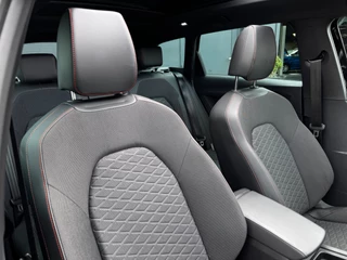 SEAT Leon Sportstourer 1.5 eTSI FR Business Intense 150 PK Schuif-Kantel Dak | NL-Auto | Camera | Beats Audio | Virtual Cockpit / 14